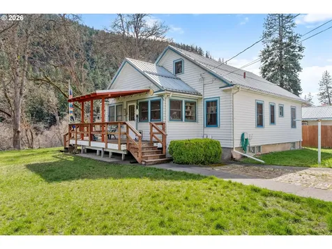 500 And 502 Bluff Street Klickitat WA 98628