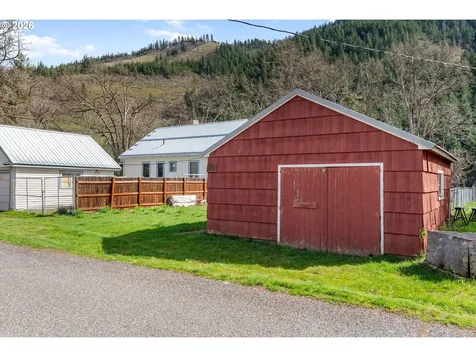 500 And 502 Bluff Street Klickitat WA 98628