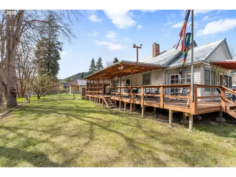 500 And 502 Bluff Street Klickitat WA 98628