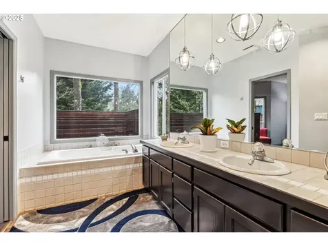 10215 SW 31st Avenue Portland OR 97219
