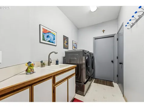 10215 SW 31st Avenue Portland OR 97219