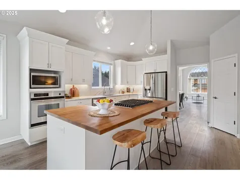 2412 NW 122nd Street Vancouver WA 98685