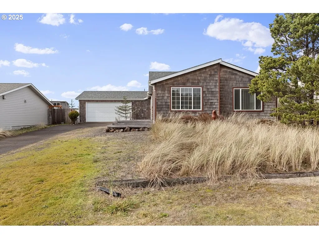 2806 NW Bayshore Loop Waldport OR 97394