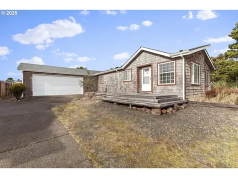 2806 NW Bayshore Loop Waldport OR 97394