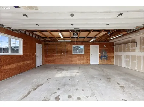 2806 NW Bayshore Loop Waldport OR 97394