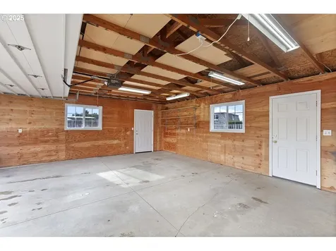 2806 NW Bayshore Loop Waldport OR 97394