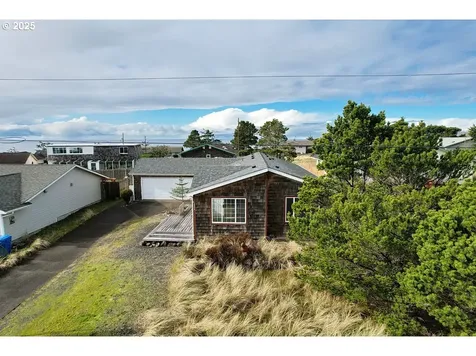 2806 NW Bayshore Loop Waldport OR 97394