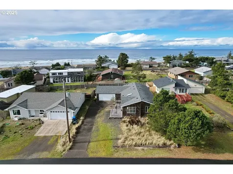 2806 NW Bayshore Loop Waldport OR 97394