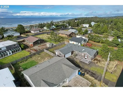 2806 NW Bayshore Loop Waldport OR 97394