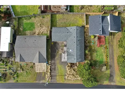 2806 NW Bayshore Loop Waldport OR 97394