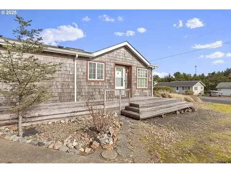 2806 NW Bayshore Loop Waldport OR 97394