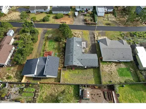 2806 NW Bayshore Loop Waldport OR 97394