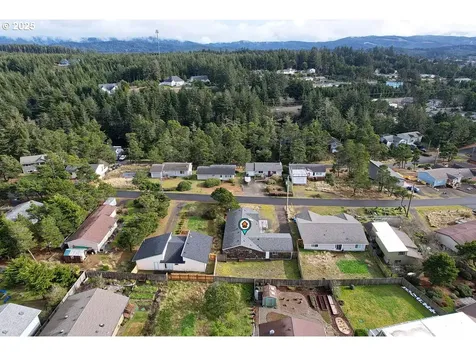 2806 NW Bayshore Loop Waldport OR 97394