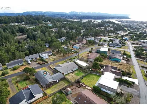 2806 NW Bayshore Loop Waldport OR 97394