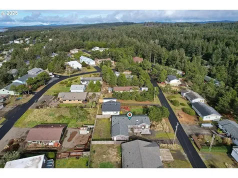 2806 NW Bayshore Loop Waldport OR 97394