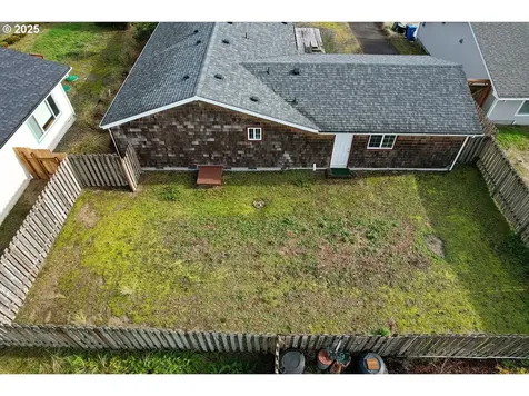 2806 NW Bayshore Loop Waldport OR 97394