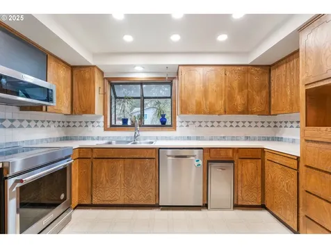 9875 SE Derek Court Happy Valley OR 97086