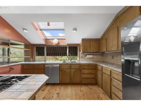 1839 SW Collins Court Portland OR 97219