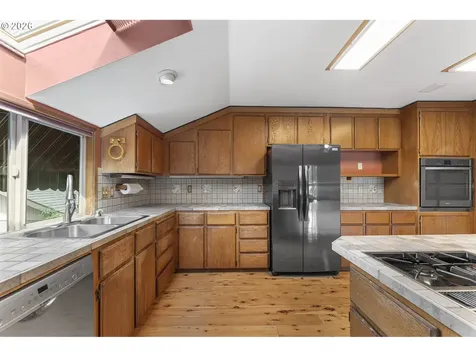 1839 SW Collins Court Portland OR 97219
