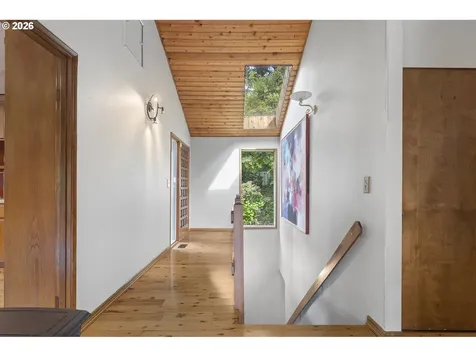 1839 SW Collins Court Portland OR 97219