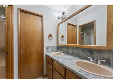 1839 SW Collins Court Portland OR 97219