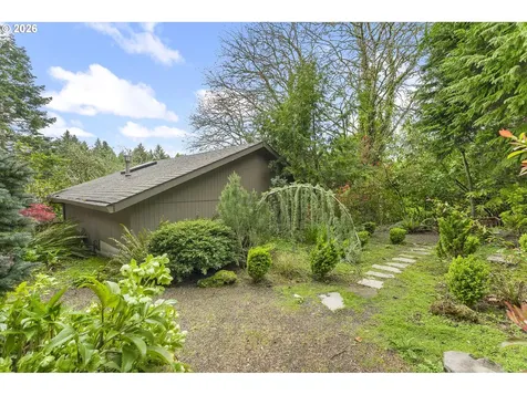 1839 SW Collins Court Portland OR 97219