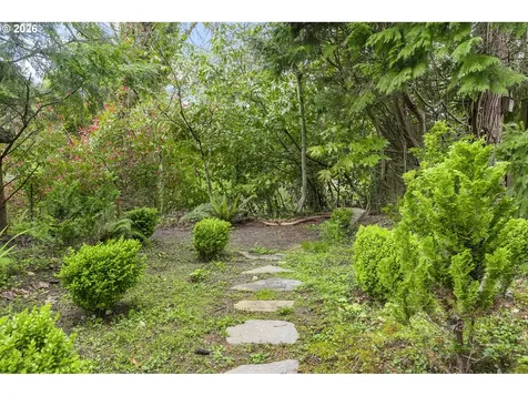 1839 SW Collins Court Portland OR 97219