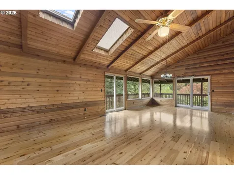 1839 SW Collins Court Portland OR 97219