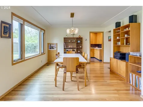 8743 E Burnside Street Portland OR 97216