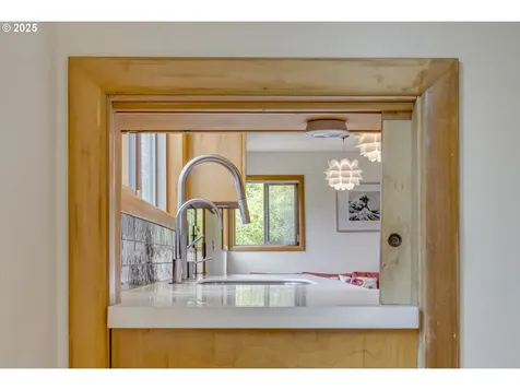 8743 E Burnside Street Portland OR 97216