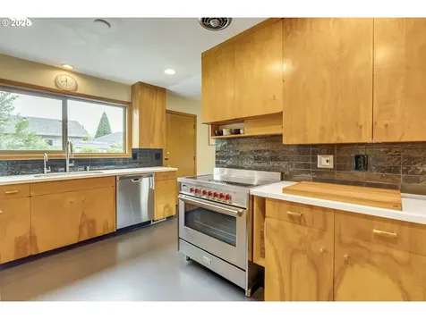8743 E Burnside Street Portland OR 97216