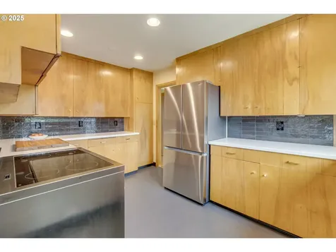 8743 E Burnside Street Portland OR 97216