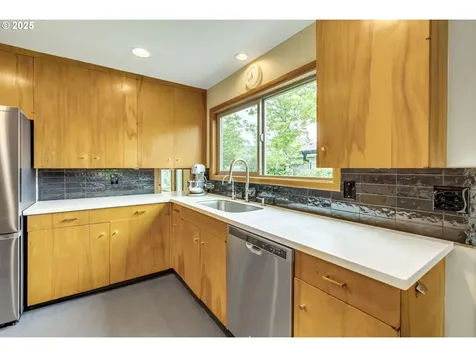8743 E Burnside Street Portland OR 97216