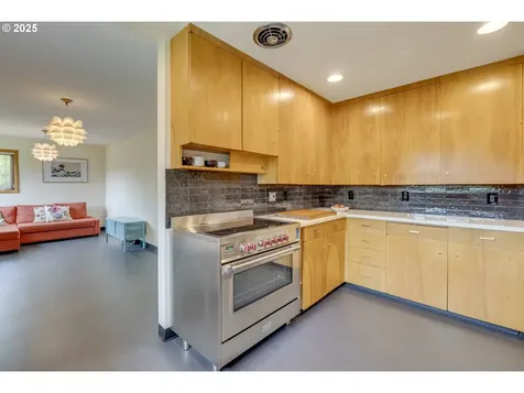 8743 E Burnside Street Portland OR 97216