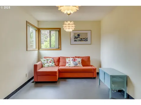 8743 E Burnside Street Portland OR 97216