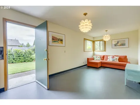 8743 E Burnside Street Portland OR 97216