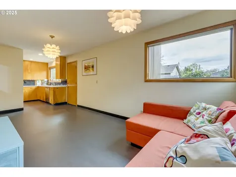 8743 E Burnside Street Portland OR 97216