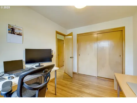 8743 E Burnside Street Portland OR 97216