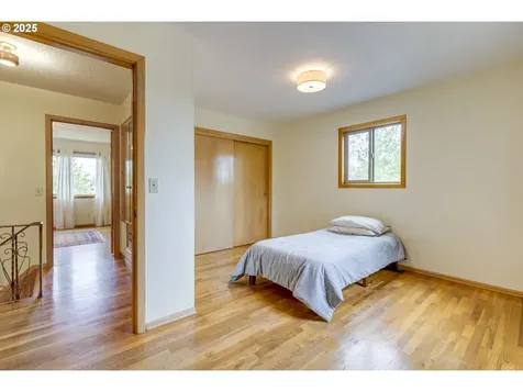 8743 E Burnside Street Portland OR 97216
