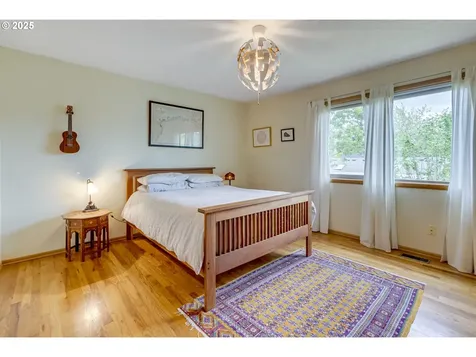 8743 E Burnside Street Portland OR 97216