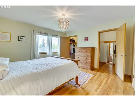 8743 E Burnside Street Portland OR 97216