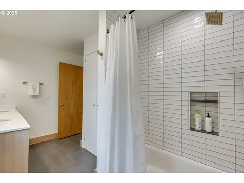 8743 E Burnside Street Portland OR 97216