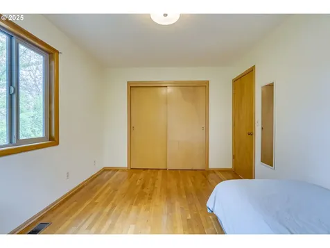 8743 E Burnside Street Portland OR 97216