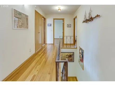 8743 E Burnside Street Portland OR 97216