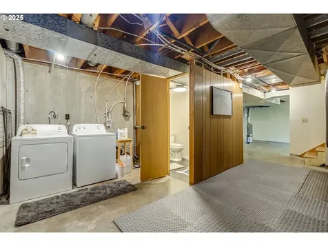 8743 E Burnside Street Portland OR 97216