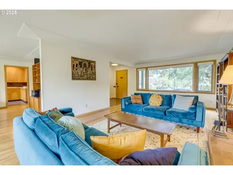 8743 E Burnside Street Portland OR 97216