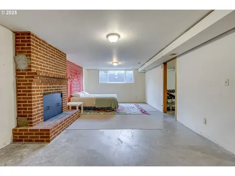 8743 E Burnside Street Portland OR 97216
