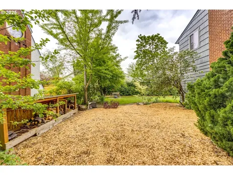 8743 E Burnside Street Portland OR 97216