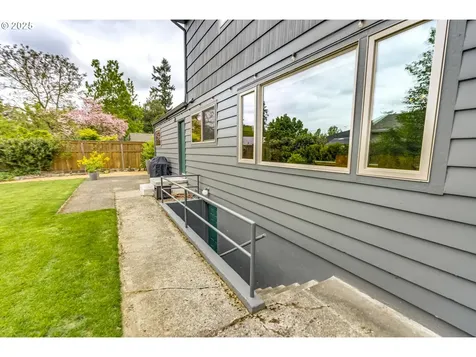 8743 E Burnside Street Portland OR 97216