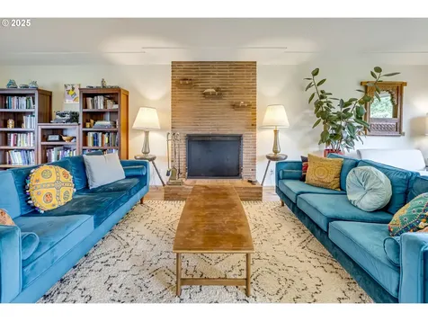 8743 E Burnside Street Portland OR 97216